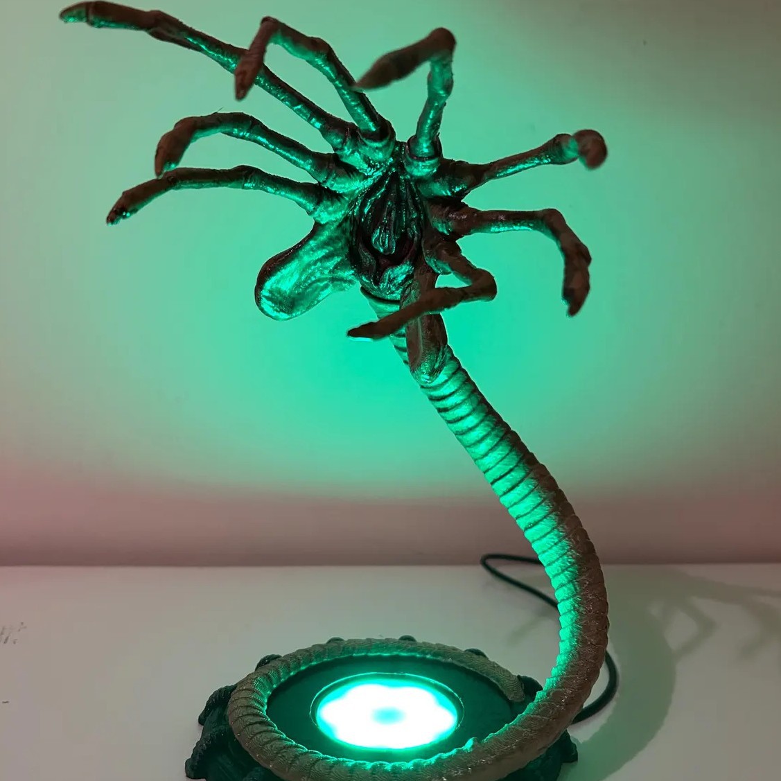 Uzaylı Facehugger Lambası Gece - Neon Sign Party incelemesi ve fiyatı